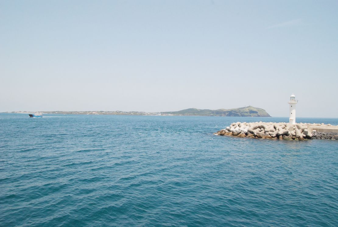 Korea's a peninsula; it never lacks for beaches. But most of the superb beaches seem to encircle Jeju Island.
