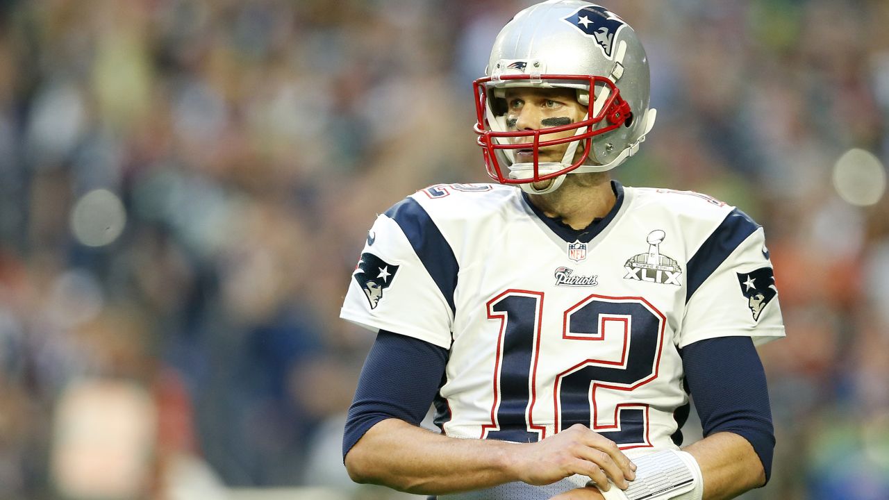 GLENDALE, AZ - FEBRUARY 01:  Tom Brady #12 of the New England Patriots reacts against the Seattle Seahawks during Super Bowl XLIX at University of Phoenix Stadium on February 1, 2015 in Glendale, Arizona.  (Photo by Christian Petersen/Getty Images)