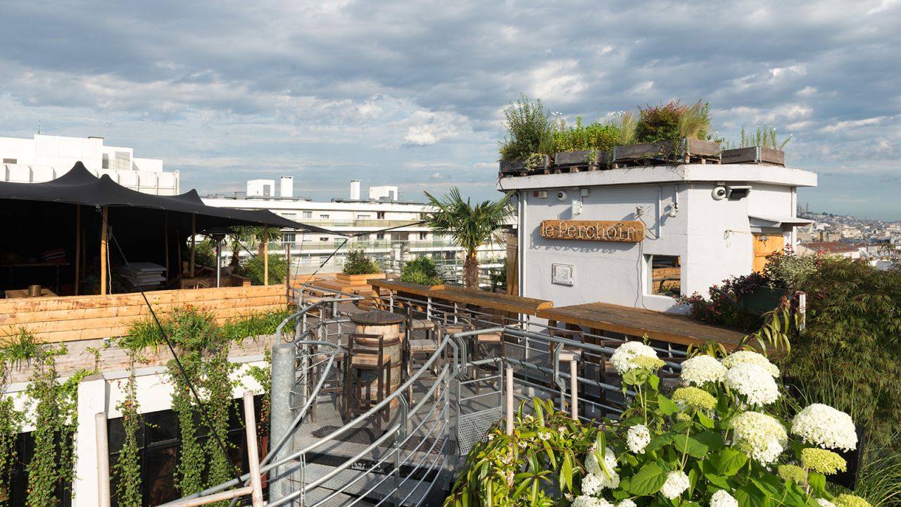 Le Perchoir has a rooftop bar for enjoying a pre-dinner drink in Paris's best season.
