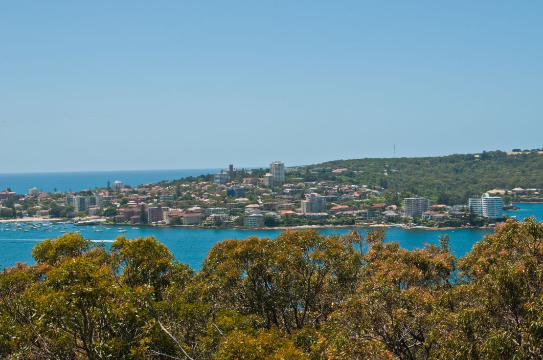 Harbor views between the Spit Bridge and Manly peninsula.
