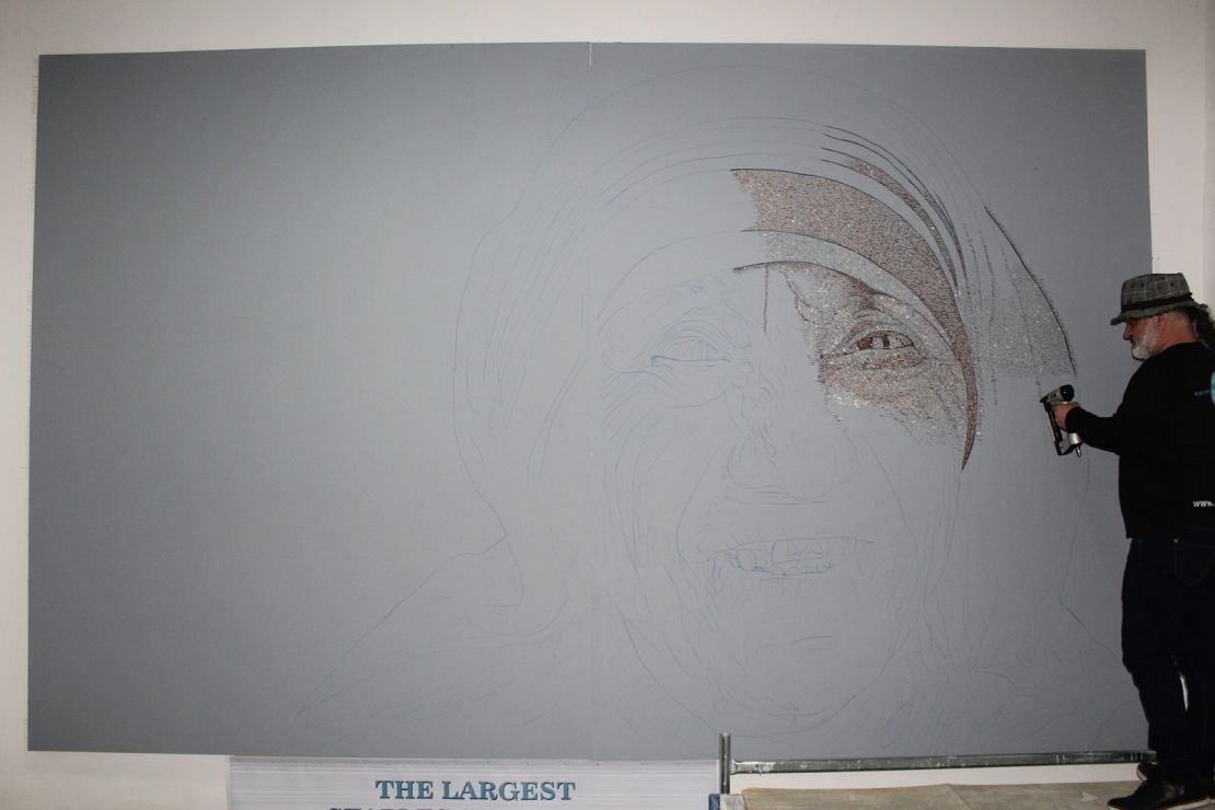 Strati stapled together more than 1.5 million staples to make the portrait.