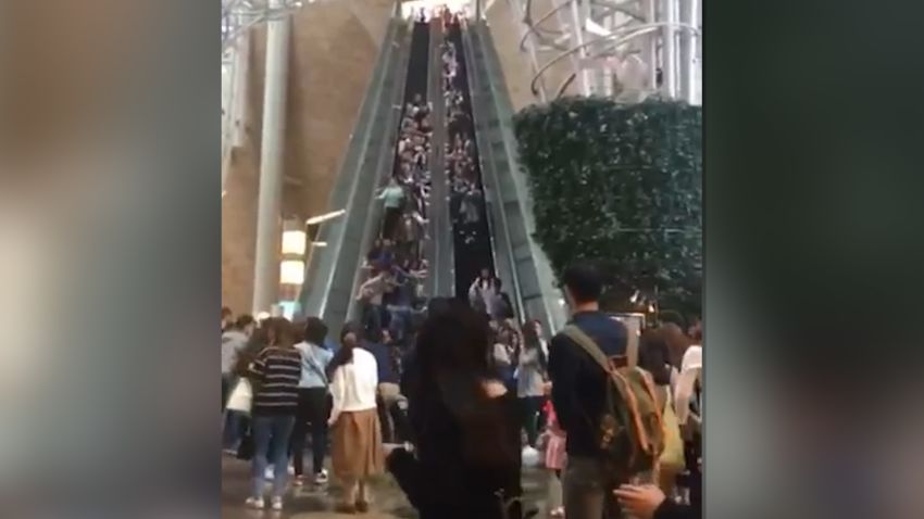 Escalator reverses Hong Kong mall orig vstan dlewis_00000218.jpg