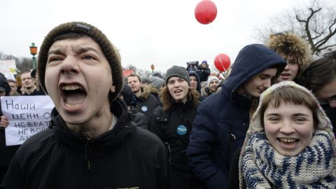 Opposition supporters participate in an anti-corruption rally in central St. Petersburg on March 26, 2017.
