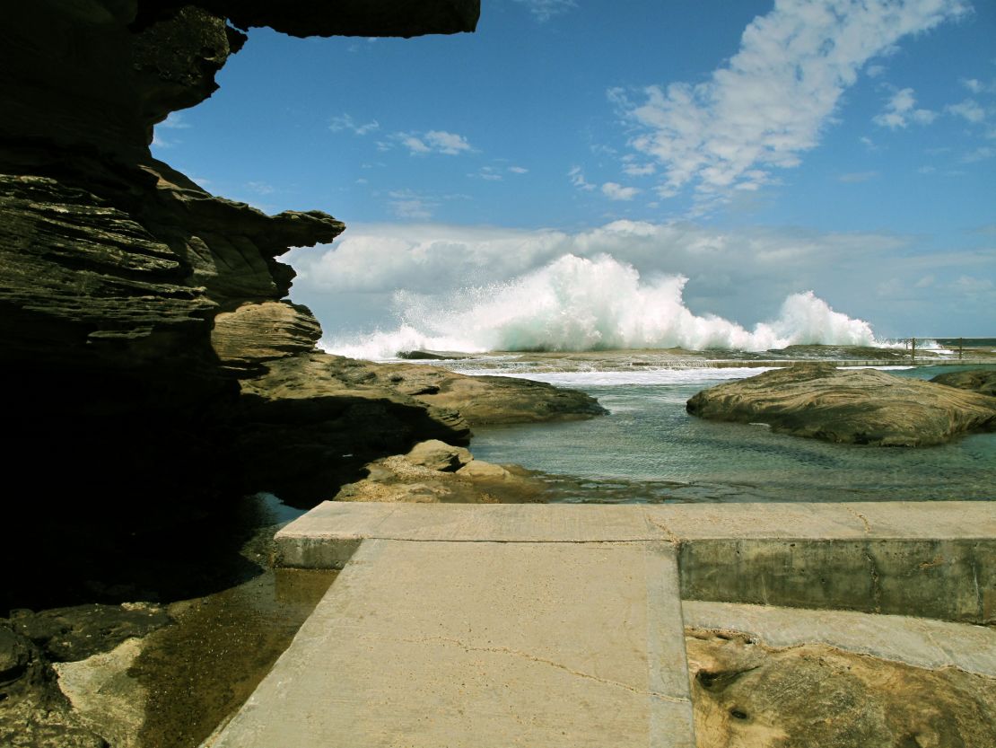 Curl Curl going off -- where can a surfer safely ride that wave?