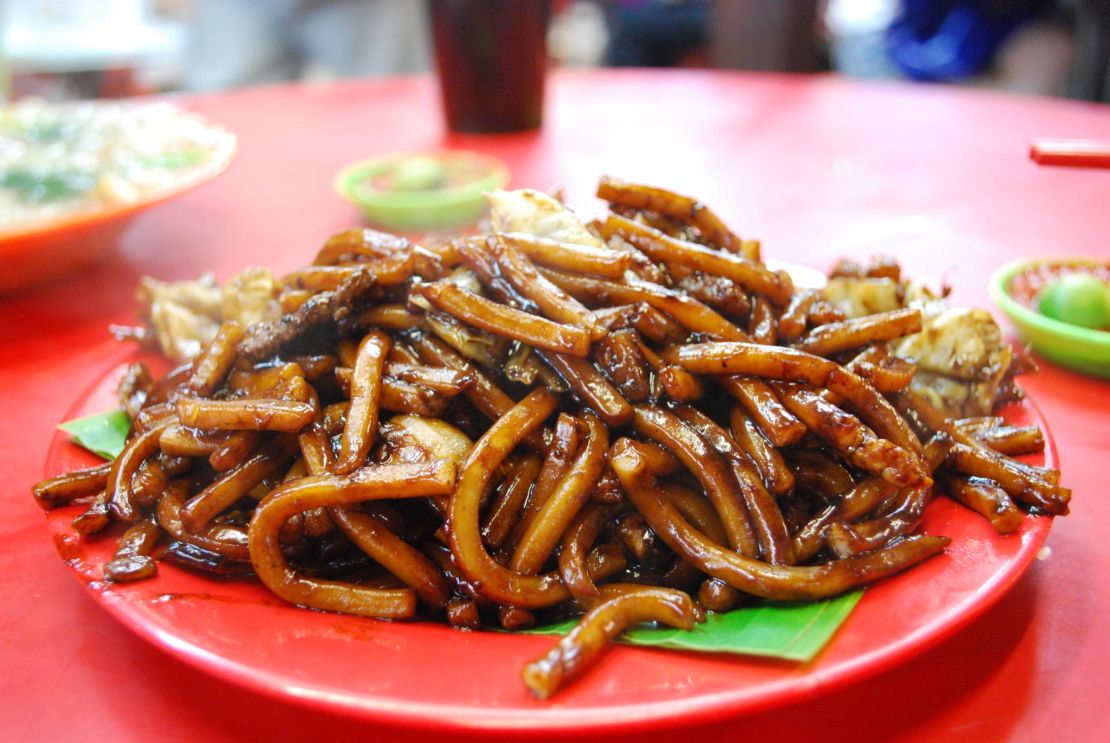 Enjoy hokkien mee in Penang.