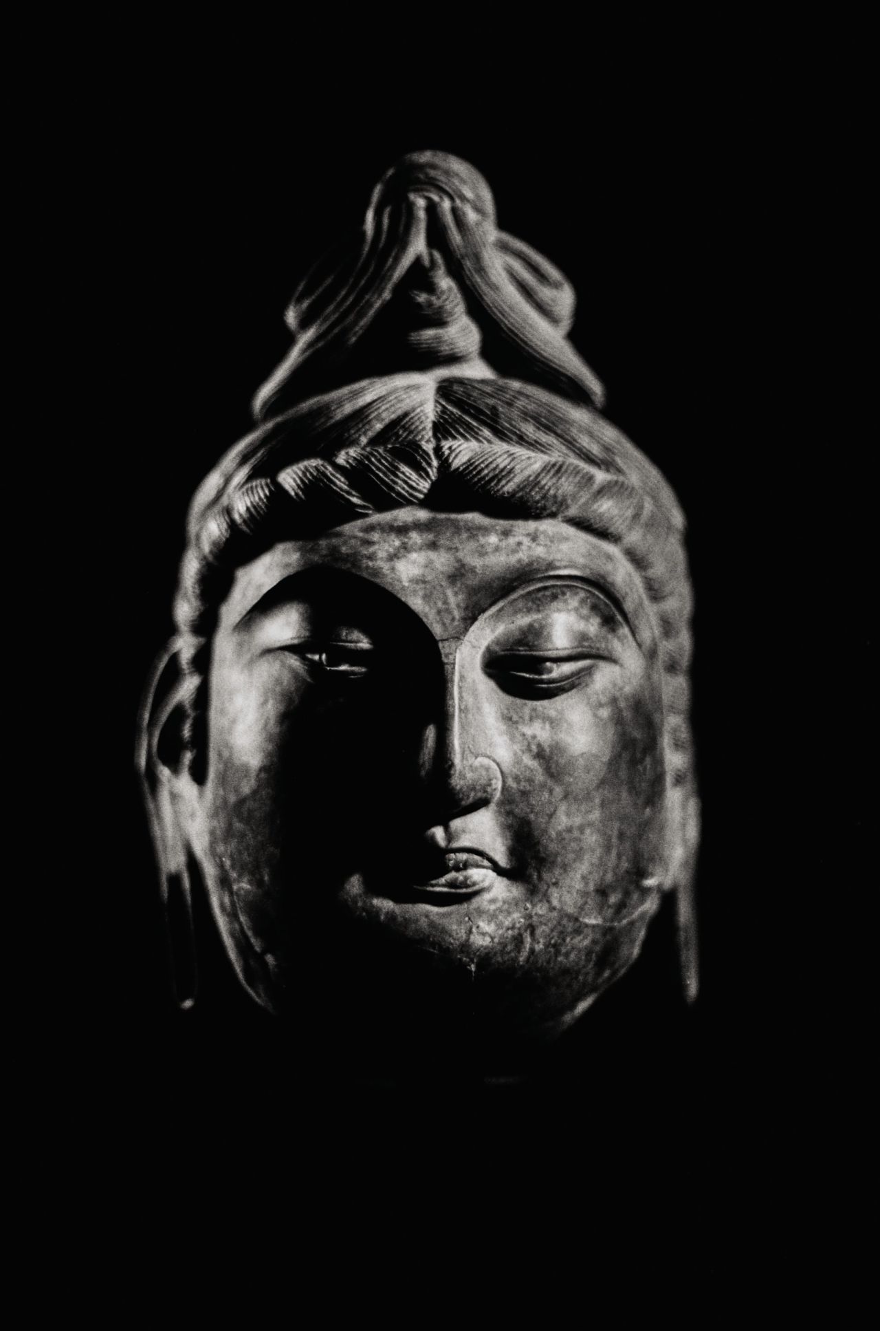 Bodhisattva Avolokitsvera dry lacquer head, Tang Dynasty, estimate $2,319,480-$3,221,500 (HK$18,000,000-$25,000,000). With slender bow-shaped eyes and hooded eyelids, this rare lacquer head is sensitively modeled.