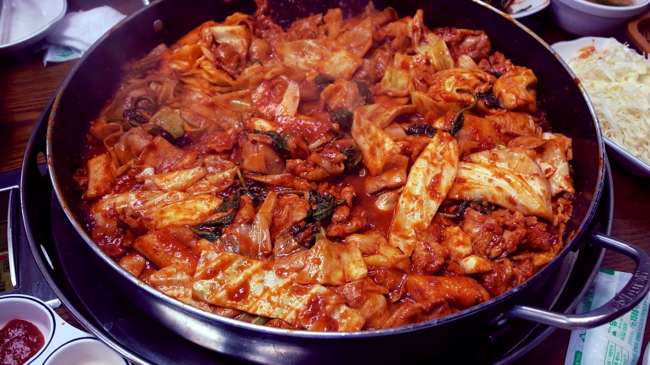 A stir-fried chicken dish, "dak galbi" is best enjoyed in the northeastern city of Chuncheon. 
                                      