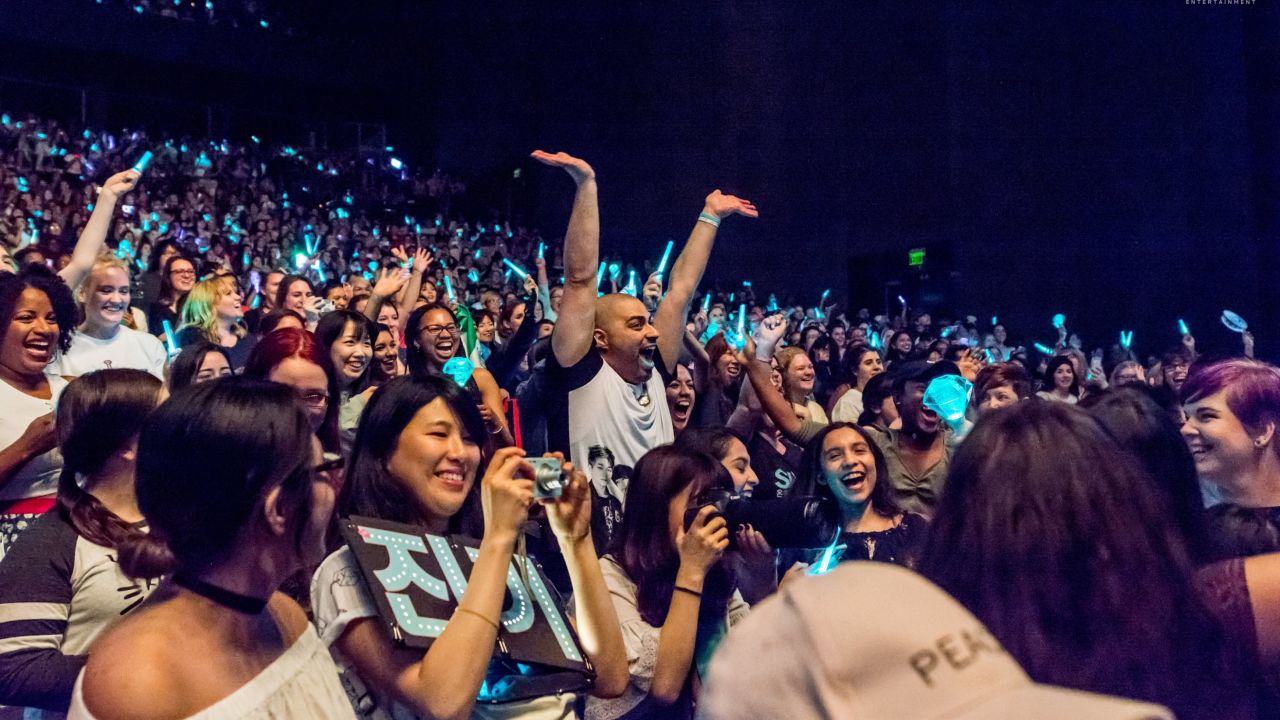 Fans at the  SHINee concert in Dallas