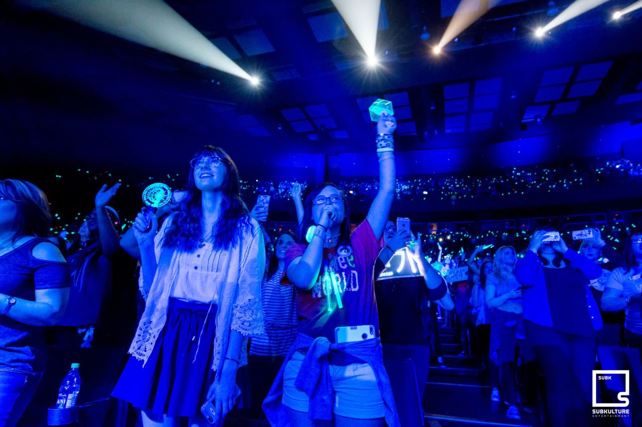 Fans at SHINee's Dallas show