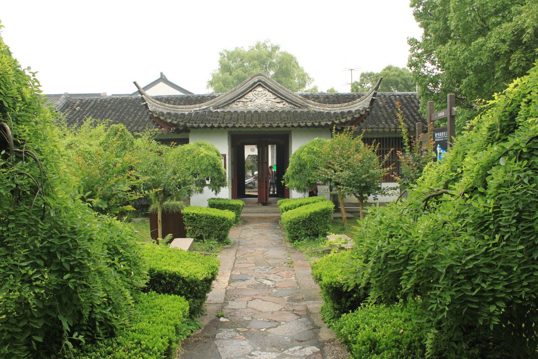 Explore the green spaces of Jiaxing.