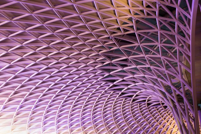 <a href="index.php?page=&url=http%3A%2F%2Fwww.mcaslan.co.uk%2F" target="_blank" target="_blank">John McAslan</a> transformed London's King's Cross Station by removing the tunnel-like glass roof and adding a bow-shaped, 81,000-square-foot Western Concourse with a steel canopy.