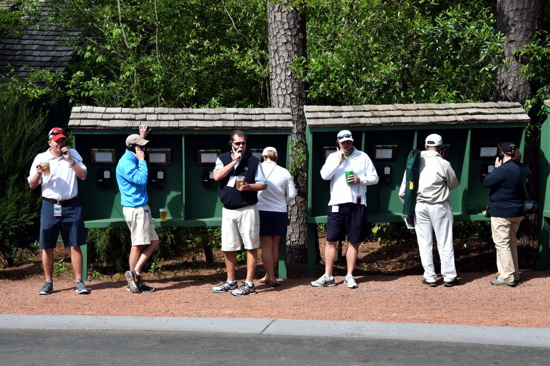 Patrons make phone calls during a practice round