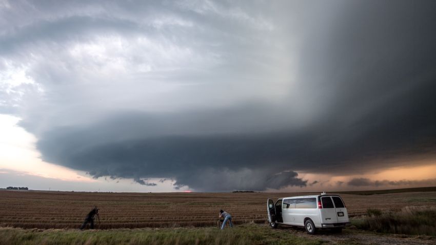 Storm chasing photographers take photos underneath a rotating supercell storm system in Maxwell, Nebraska on September 3, 2016. Although multiple tornado warnings were issued throughout the area, no funnel cloud touched down. / AFP / Josh Edelson / XGTY
RESTRICTED TO EDITORIAL USE  / MANDATORY CREDIT:  "AFP PHOTO / Josh EDELSON" / NO MARKETING / NO ADVERTISING CAMPAIGNS /  DISTRIBUTED AS A SERVICE TO CLIENTS  ==        (Photo credit should read JOSH EDELSON/AFP/Getty Images)