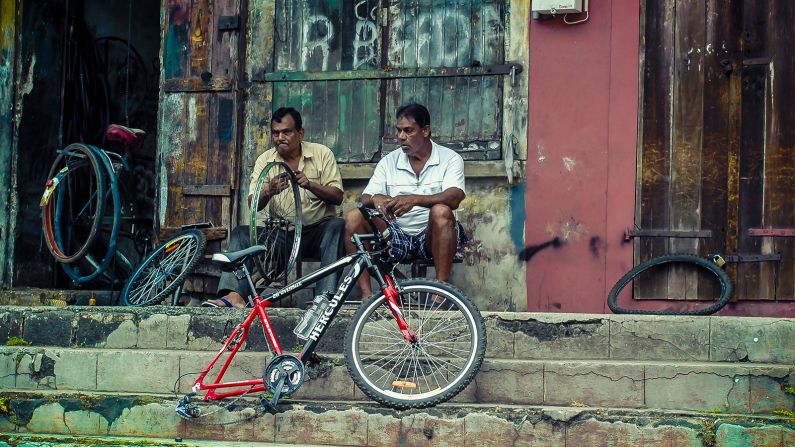 <strong>Street life -- </strong>Manglaviti's tours take in roadside motorcycle repair shops and the weekend markets that spring up in communities across the island.