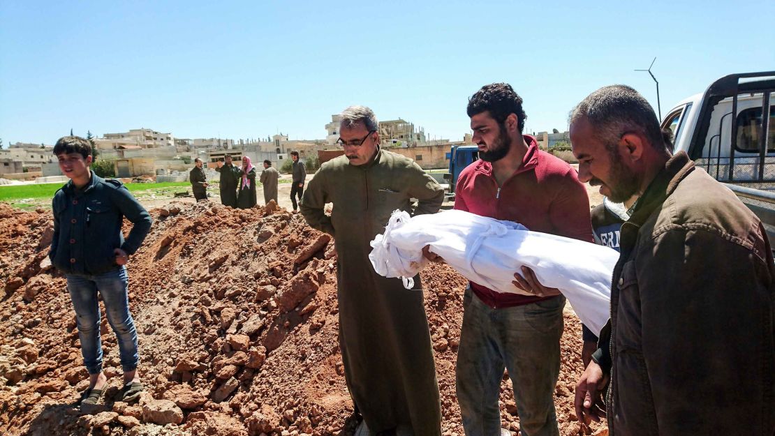 Syrians bury the bodies of victims of the attack in Khan Sheikhoun, in Idlib province, on April 5, 2017.