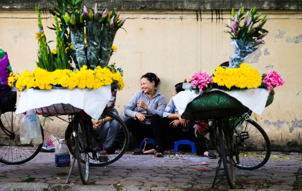 Now a full-time liaison officer at the UN International School in Hanoi, Nguyen snaps photos while traveling or wandering around Hanoi.