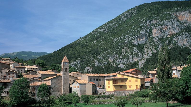 <strong>Gósol:</strong> Right at the foot of the Pyrenees, the mountain hamlet of Gósol, with its traditionally built stone houses and dramatic alpine scenery, couldn't be more different from the Mediterranean olive groves of Horta.