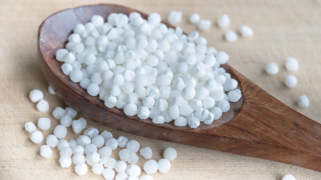 Pearl sago, a form of tapioca starch.