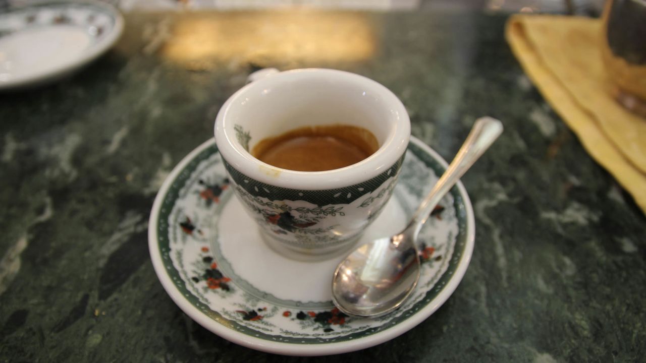 Enjoy Neapolitan coffee at 
Gran Caffe Gambrinus.