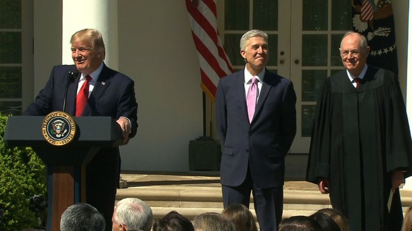 Neil Gorsuch sworn in white house 01