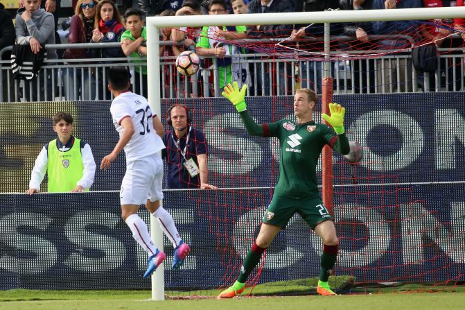 The 18-year-old only entered the field in the 81st minute, but rose well to meet a cross from Diego Farias, beating England goalkeeper Joe Hart with a fine header. 