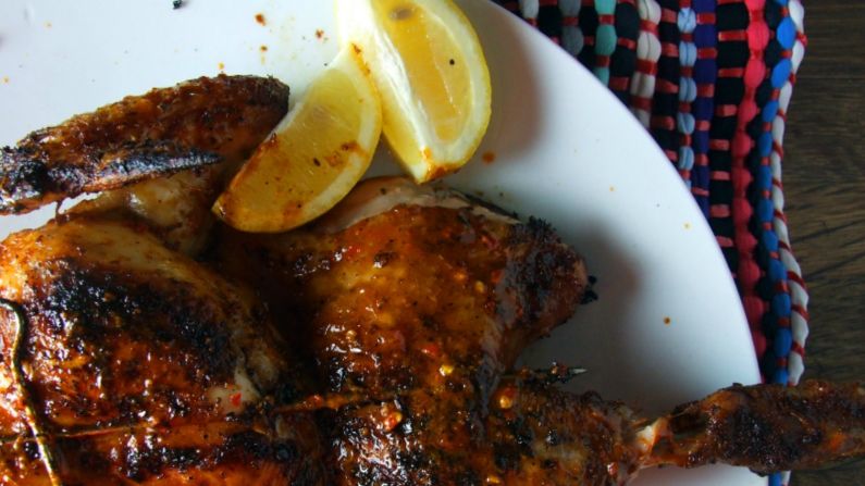 <strong>Piri-piri chicken, Mozambique: </strong><a href="index.php?page=&url=https%3A%2F%2Fwww.cnn.com%2Ftravel%2Farticle%2Fafrica-food-dishes%2Findex.html" target="_blank">Galinha à Zambeziana</a> is a finger-lickin' feast of chicken cooked with lime, pepper, garlic, coconut milk and piri piri sauce.