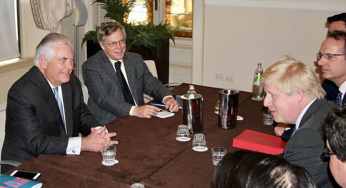US Secretary of State Rex Tillerson (L) holds bilateral discussions with UK counterpart Boris Johnson (R) in Italy.
