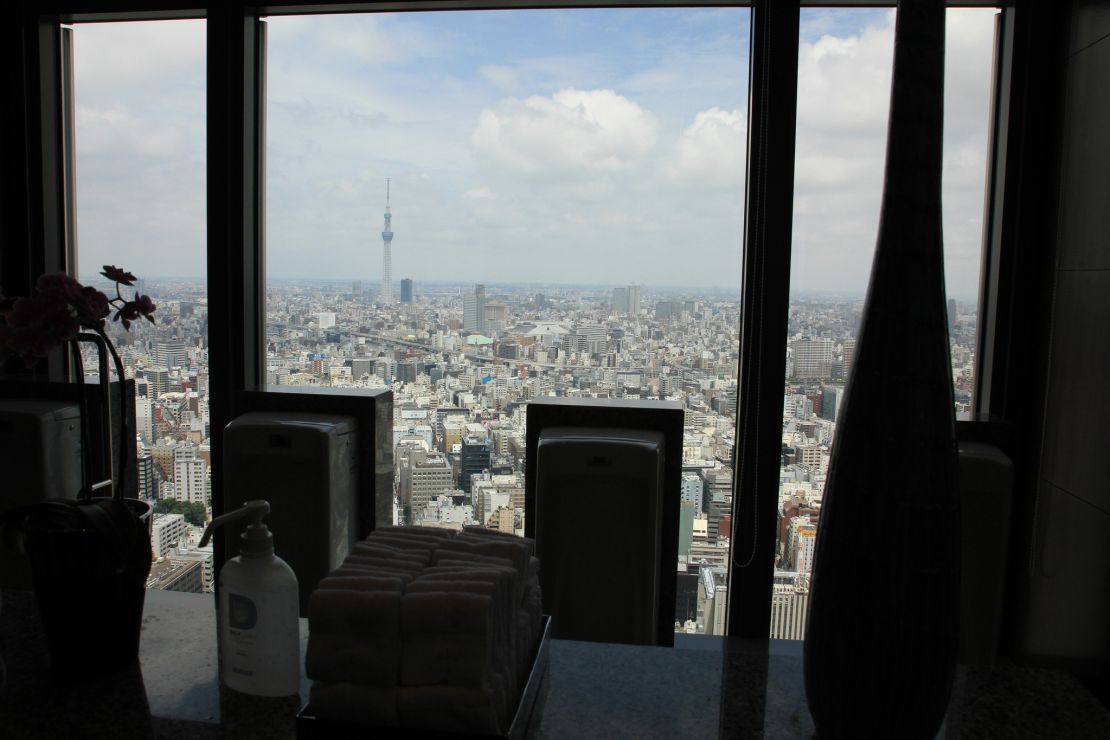 Sip a martini and admire Tokyo's skyline.