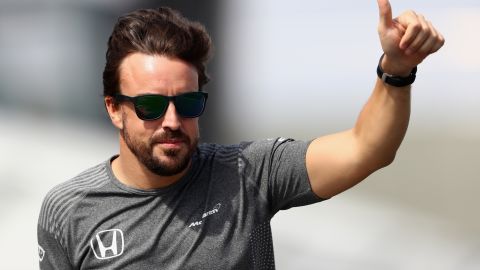 Fernando Alonso gives a thumbs up to the crowd in Melbourne ahead of the 2017 Australian Grand Prix.