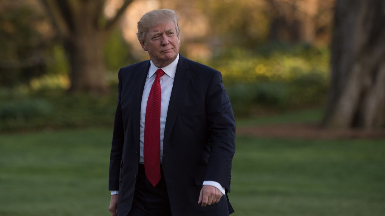 US President Donald Trump walks to the White House in Washington, DC, on April 9, 2017 upon his return from Florida. / AFP PHOTO / NICHOLAS KAMM        (Photo credit should read NICHOLAS KAMM/AFP/Getty Images)