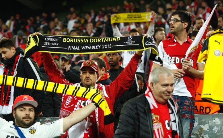 Following the announcement that Tuesday's match had been rescheduled to Wednesday, the away supporters began singing and waving flags in support of their rivals.