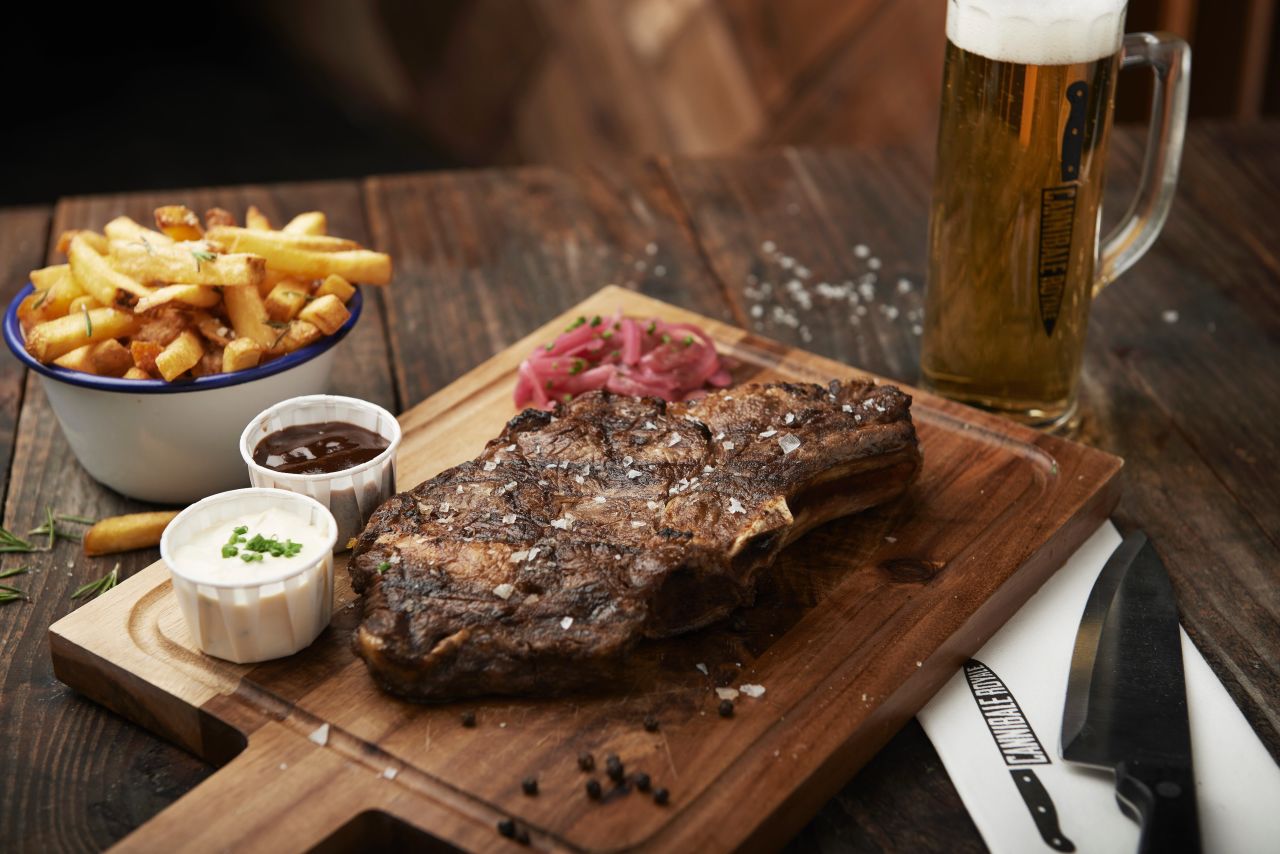 Meat on wood: Cannibale Royale.