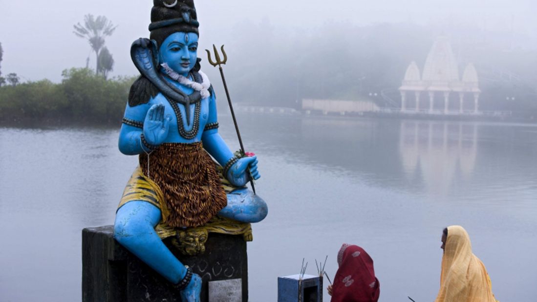 <strong>Ganga Talao: </strong>Little temples are built along the lakeside including a shrine to Lord Shiva. During the Shivratri festival, more than half of the island's population will make way to the lake to celebrate. 