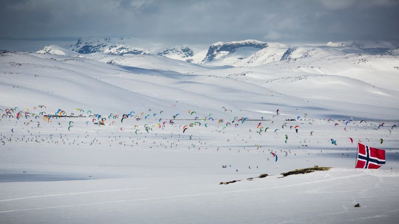 Of the 350 snow kiters this year, more than 200 were on skis, the rest on snowboards. More than 60% were from 29 countries outside Norway. 