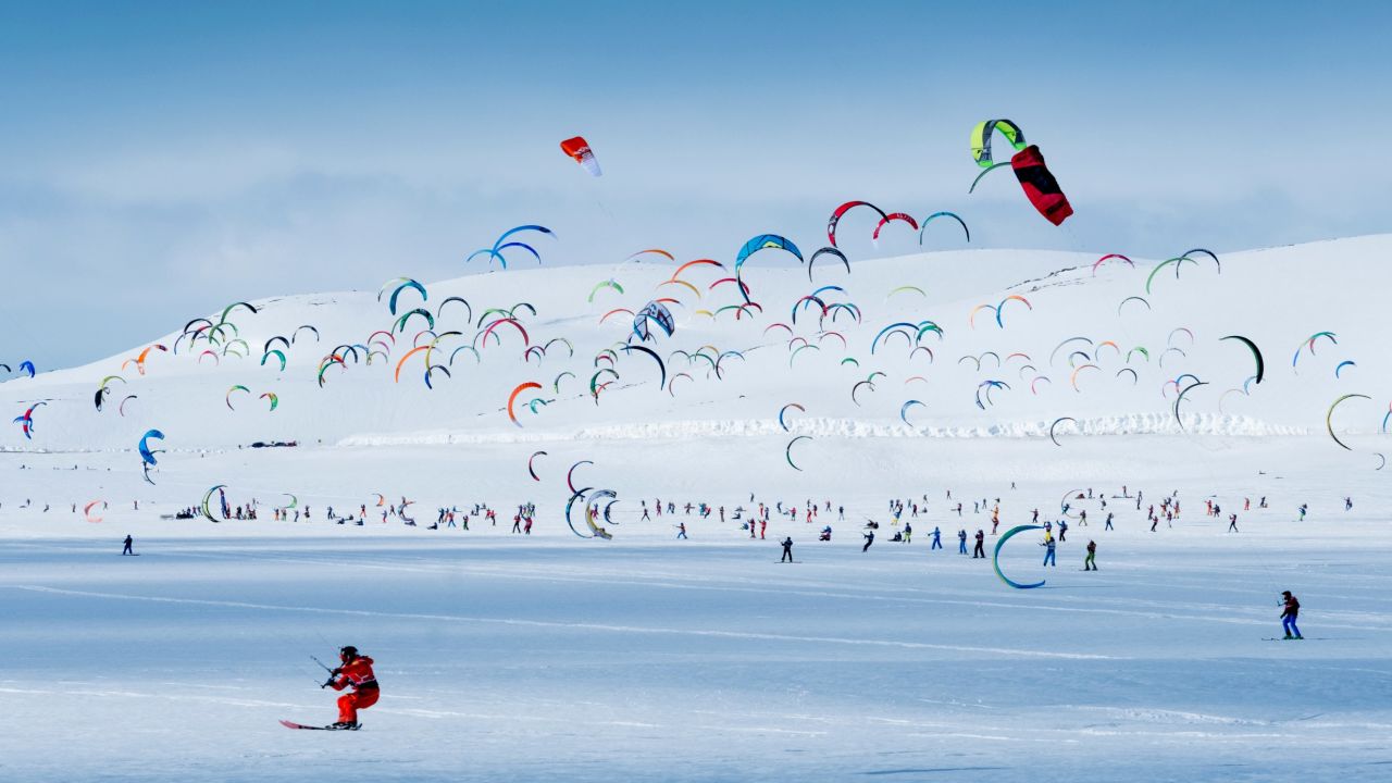 The race's mass start makes for a beautiful panorama, like a flock of DayGlo gulls against a near all white background, with huge cloud shadows floating across the course.