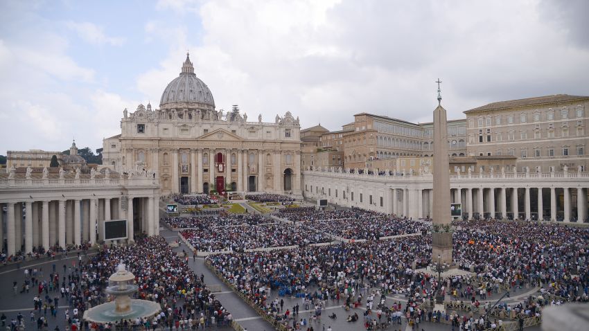 A general view shows the crowd during the Easter Sunday mass on April 16, 2017 at St Peter's square in Vatican. Christians around the world are marking the Holy Week, commemorating the crucifixion of Jesus Christ, leading up to his resurrection on Easter. / AFP PHOTO / Filippo MONTEFORTE        (Photo credit should read FILIPPO MONTEFORTE/AFP/Getty Images)
