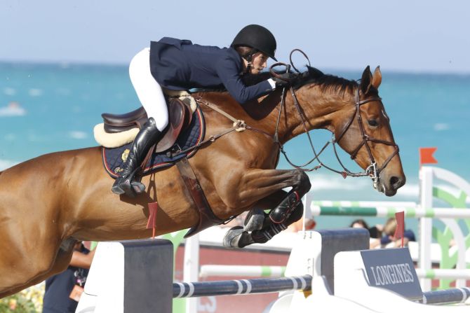 Jessica Springsteen rides Davendy S during the Miami event. 