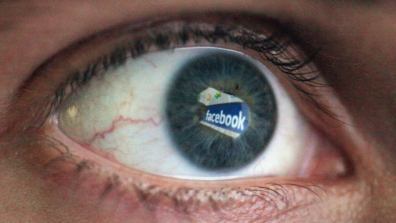 LONDON, ENGLAND - MARCH 25: In this photo illustration the Social networking site Facebook is reflected in the eye of a man on March 25, 2009 in London, England. The British government has made proposals which would force Social networking websites such as Facebook to pass on details of users, friends and contacts to help fight terrorism. (Photo by Dan Kitwood/Getty Images)