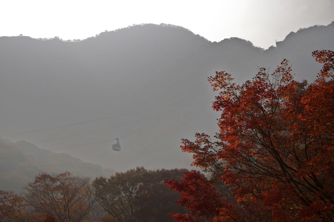 Seasonal makeovers have a way of transforming your average mountain. 