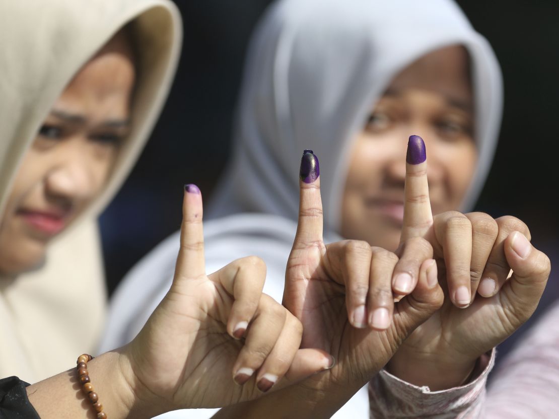 Women vote in Jakarta's gubernatorial election.