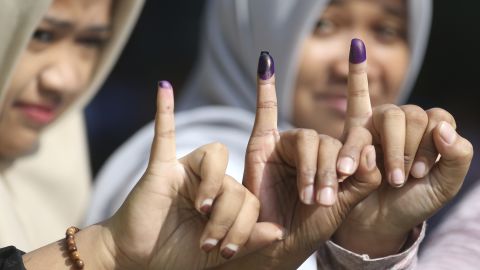 Women vote in Jakarta's gubernatorial election.