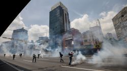 Demonstrators clash with the police during a rally against Venezuelan President Nicolas Maduro, in Caracas on April 19, 2017.
Venezuela braced for rival demonstrations Wednesday for and against President Nicolas Maduro, whose push to tighten his grip on power has triggered waves of deadly unrest that have escalated the country's political and economic crisis. / AFP PHOTO / Juan BARRETO        (Photo credit should read JUAN BARRETO/AFP/Getty Images)