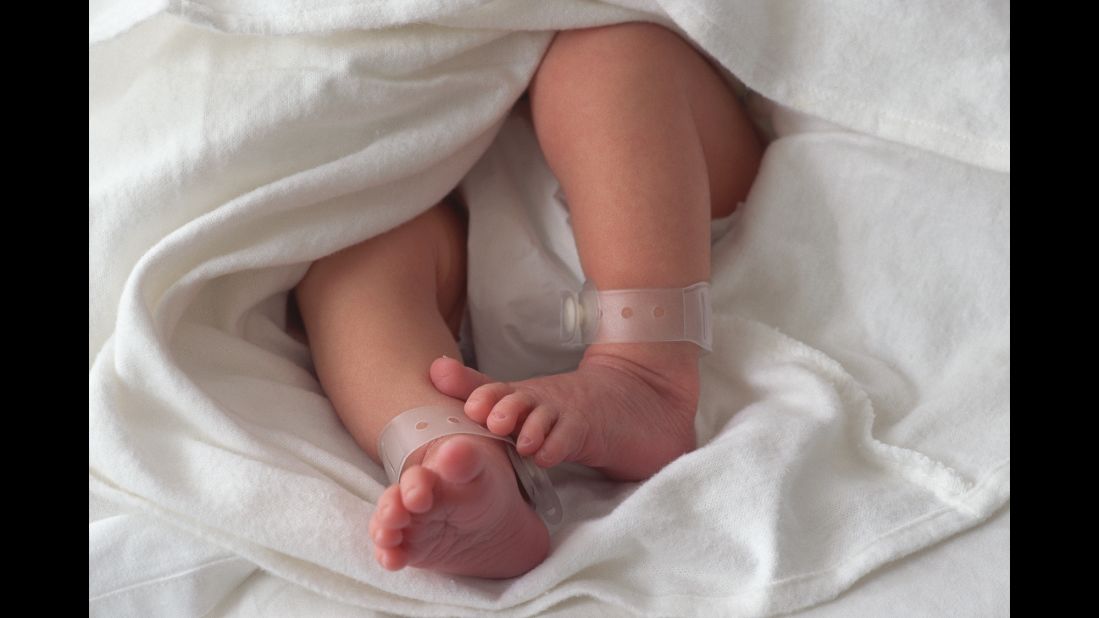 Unexpected behavioural consequences of preterm newborns' clothing