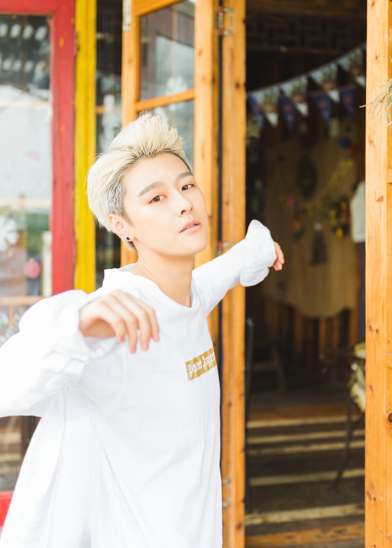 Min is from Shandong, an eastern Chinese province.
