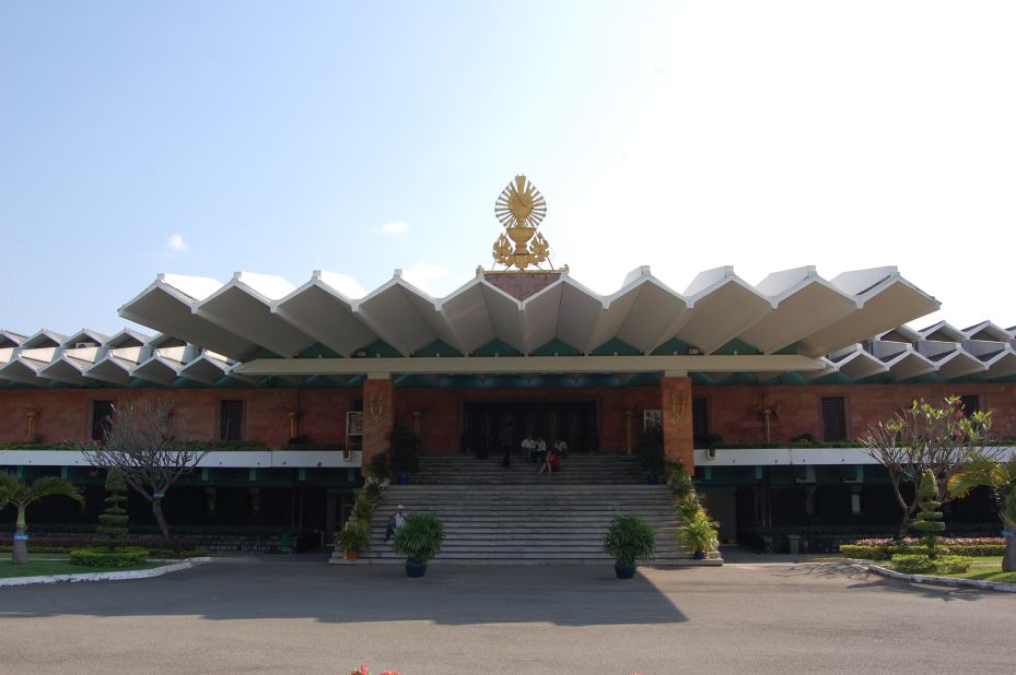 Molyvann was appointed as a state architect by the King of Cambodia. The State Palace in Phnom Penh, built in the 1960s, was one of the government structures he designed.