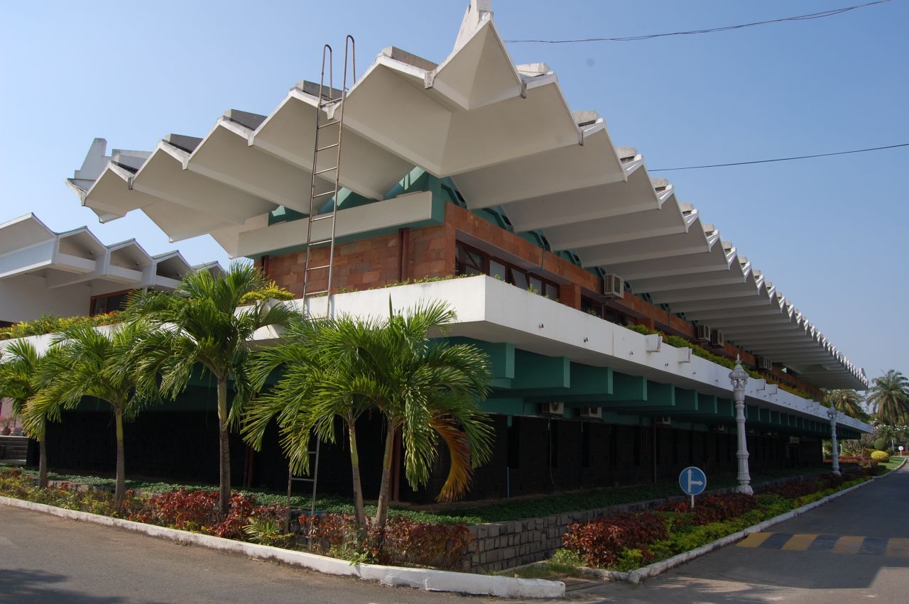 The State Palace in Phnom Penh was commissioned by the King of Cambodia to accommodate a 1966 visit by  Charles de Gaulle, the then president of France. The roof consists of folded concrete plates, and there's an open-air terrace where state dinners were held.