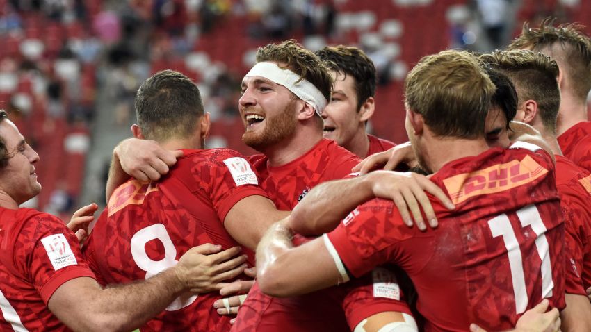 Isaac Kaay (C) of Canada celebrates with teammates after victory against the US team in the cup final of the Singapore Rugby Sevens tournament in Singapore on April 16, 2017.
/ AFP PHOTO / ROSLAN RAHMAN (Photo credit should read ROSLAN RAHMAN/AFP/Getty Images)
