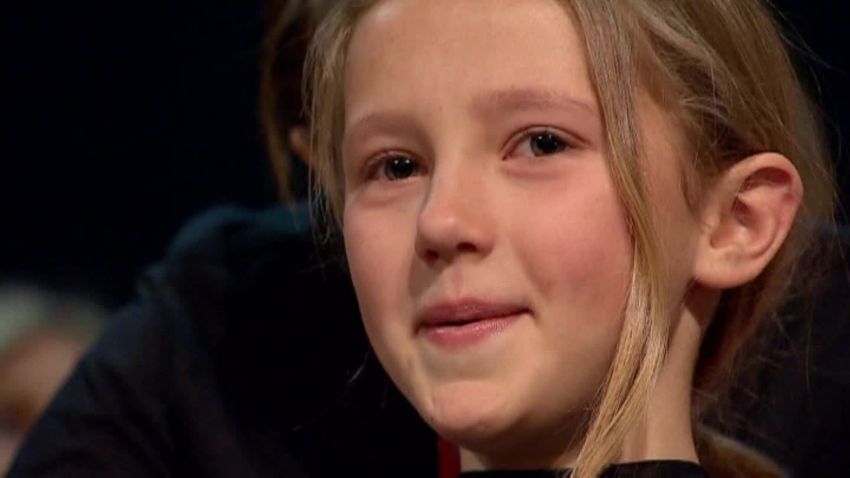 Girl shaves head for brother with cancer_00002130.jpg