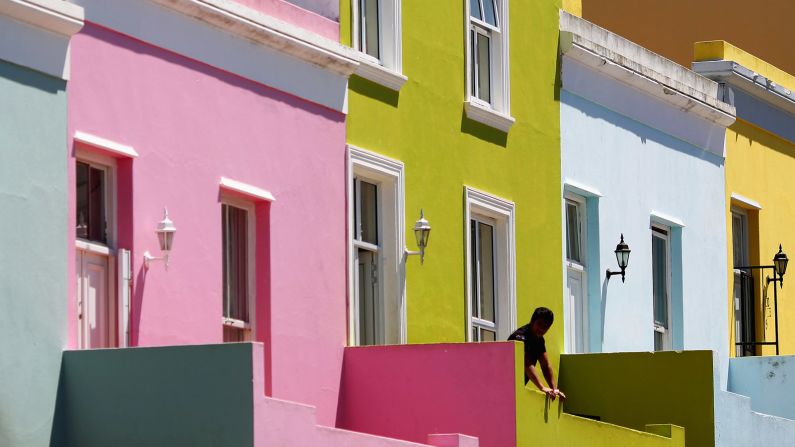 <strong>Bo-Kaap, Cape Town: </strong>Formerly the Malay Quarter, Bo-Kaap's cobbled stone streets and cheerfully colorful houses are the main draw for visitors. It's also the place for<a href="index.php?page=&url=http%3A%2F%2Fedition.cnn.com%2F2016%2F10%2F25%2Ftravel%2Fcape-malay-cuisine-south-africa%2F"> Cape Malay cuisine</a>.