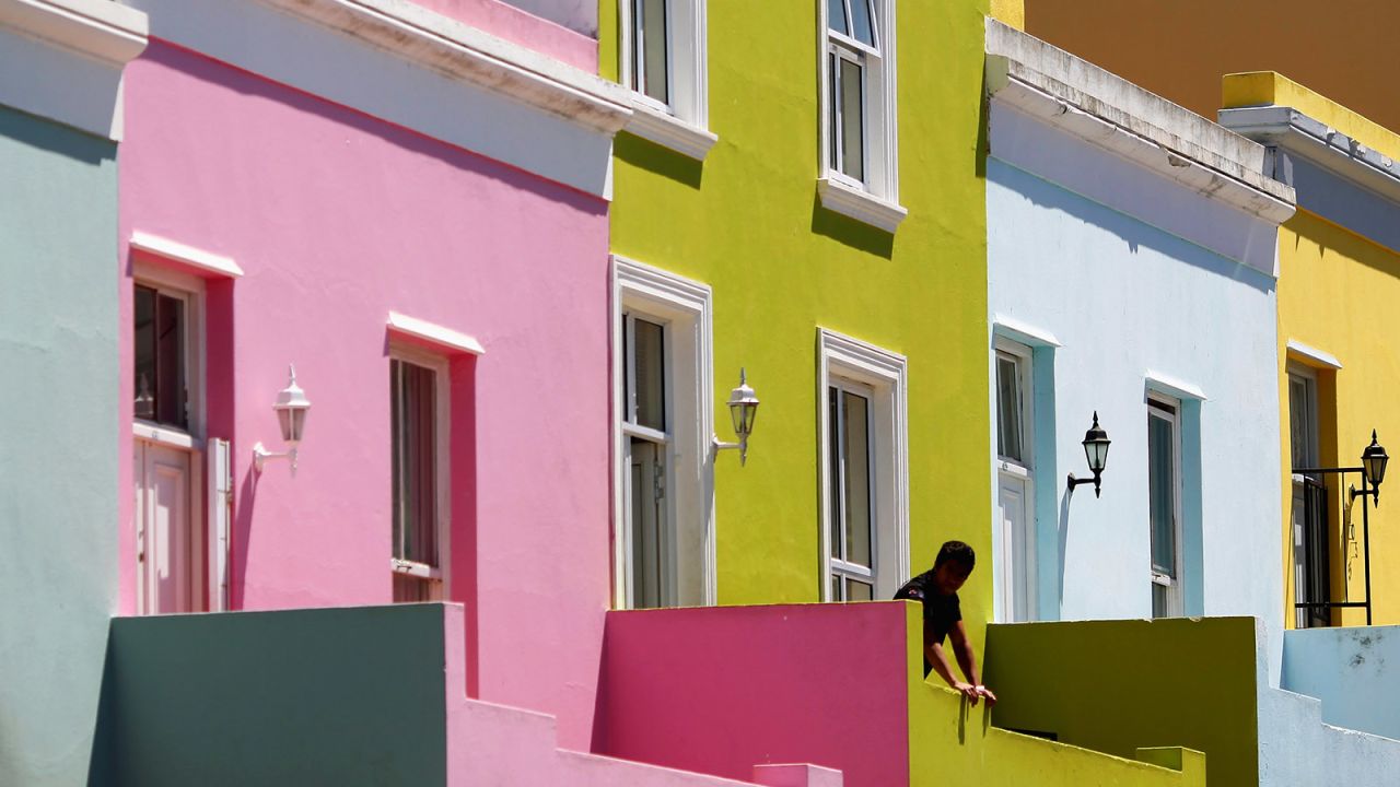 <strong>Bo-Kaap:</strong> The<strong> </strong>brightly painted homes along cobblestone streets make the multicultural neighborhood a postcard image of Cape Town. Many freed slaves settled there after emancipation, giving rise to the Cape Malay culture. 